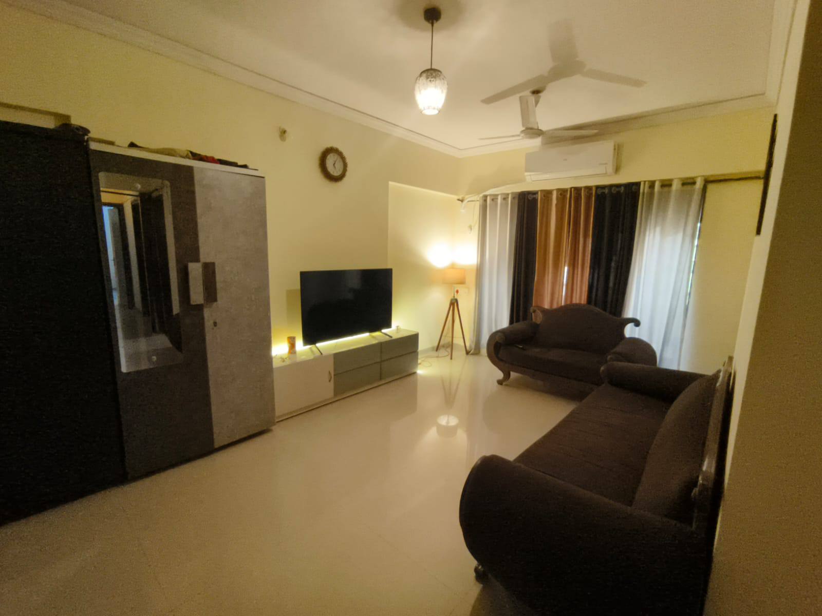 Master bedroom in 3BHK for male, Goregaon West — photo 2