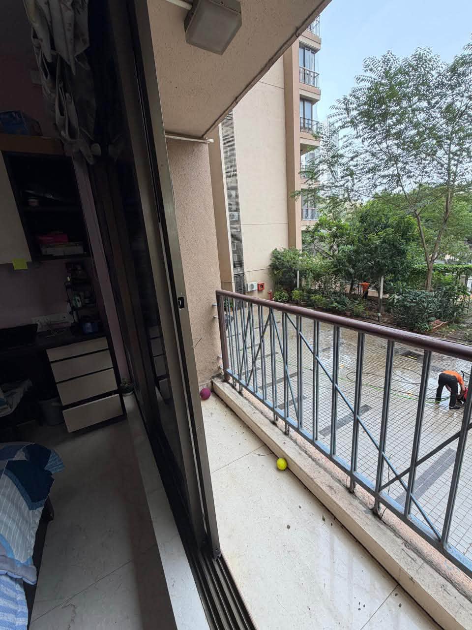 Single occupancy room for female in 2BHK, Jogeshwari East — photo 3